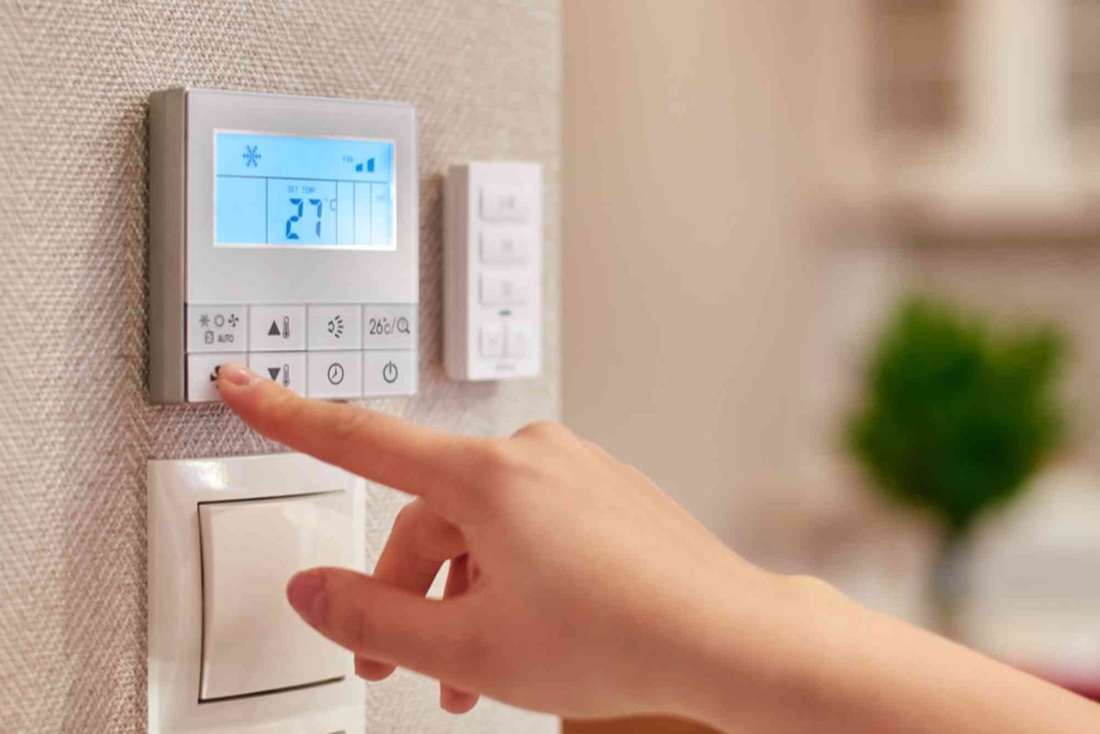 Which AC is best for apartments in Dubai?